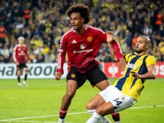 Manchester United Dihentikan Fenerbahce: Pertandingan Seru Berakhir 1-1!