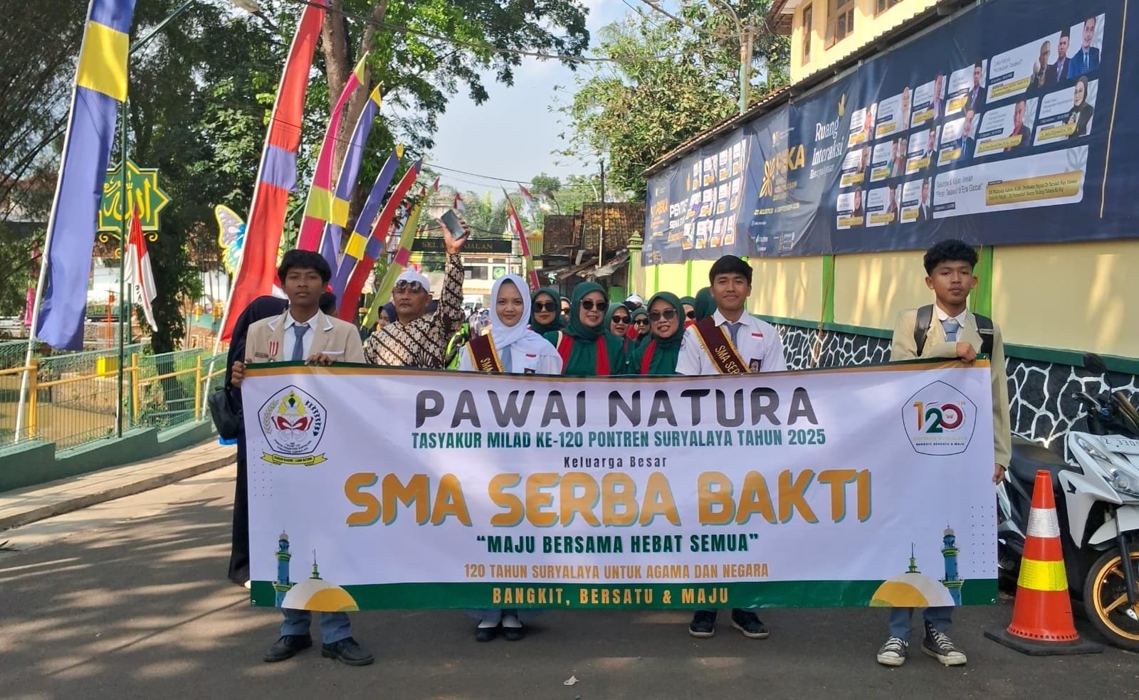 Pawai natura Milad ke-120 Ponpes Suryalaya di Tasikmalaya meriah, diikuti 3.000 peserta lintas generasi dengan semangat kebersamaan.