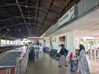 Volume Penumpang Stasiun Pekalongan pada 2025 Meningkat, KAI Daop 4 Semarang Sampaikan Terima Kasih atas Kepercayaan Pelanggan