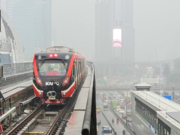 Musim Hujan, LRT Jabodebek Dukung Mobilitas Perkotaan yang Lebih Terprediksi dan Nyaman