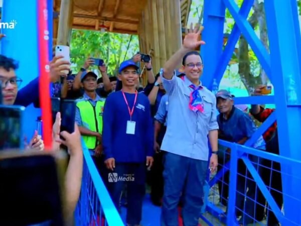 Diresmikan Anies Baswedan, Jembatan Titian Persatuan Dibangun Warga dan Aksi Bersama