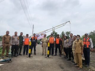 KAI Lakukan Penyempitan Perlintasan Sebidang di JPL 73 Weleri untuk Tingkatkan Keselamatan