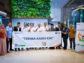 KAI Daop 1 Jakarta Salurkan TJSL Rp1,9 Miliar Sepanjang 2025 untuk Pendidikan hingga Pelestarian Lingkungan
