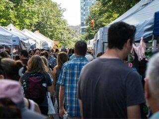 Fenomena Antre di Tempat Makan Viral, Worth It atau Sekadar Ikut Tren?