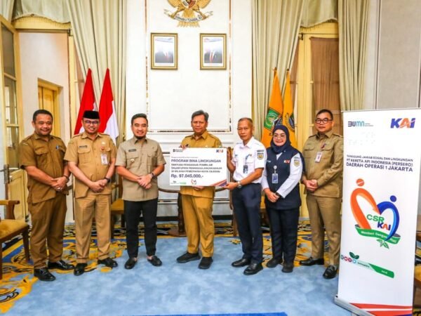 TJSL KAI Daop 1 Jakarta Salurkan Pompa Air ke Pemkot Cilegon untuk Dukung Sistem Irigasi Cegah Banjir