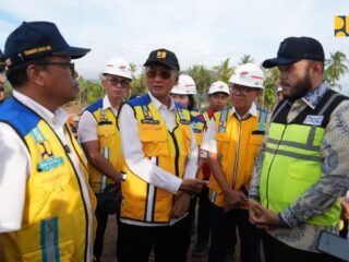 Tinjau Normalisasi Sungai Air Dingin Padang, Menteri PU Instruksikan Percepatan Penanganan dan Keterlibatan Masyarakat Melalui Program Padat Karya