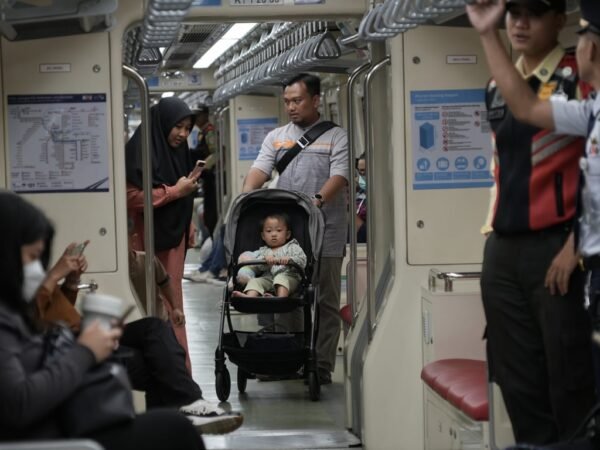 Tarif Maksimal 10.000, Siap Layani Pengguna LRT Jabodebek Saat Long Weekend Imlek