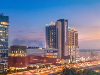 Metland Lakukan Tutup Atap Metland Smara Hotel Bekasi