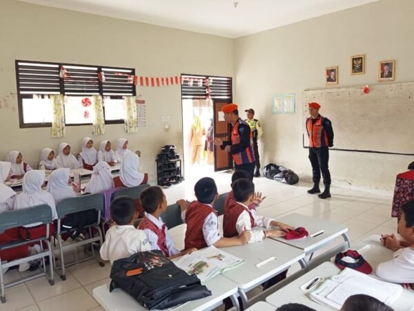 Utamakan Keselamatan Selama Bulan Ramadan, KAI Ingatkan Larangan Beraktivitas di Jalur Rel