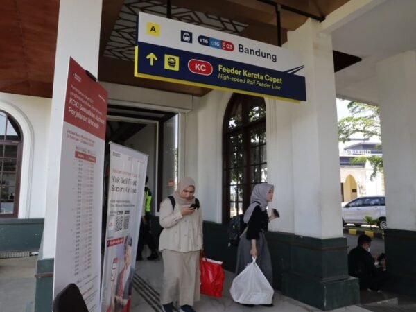 Stasiun Bandung Tingkatkan Pelayanan, Akses Penumpang KA Feeder Whoosh Dipusatkan ke Sisi Utara Stasiun