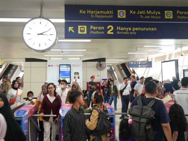 Mobilitas Ramadan Meningkat, Pengguna LRT Jabodebek Tembus 126 Ribu Penumpang per Hari
