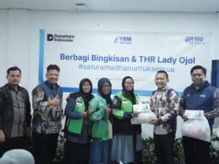 Peduli Perjuangan Lady Ojol Jabodetabek, BRI Finance Bagikan Sembako & THR