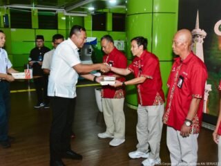 KAI Services Gelar Kegiatan Buka Bersama Porter Serentak di 15 Stasiun