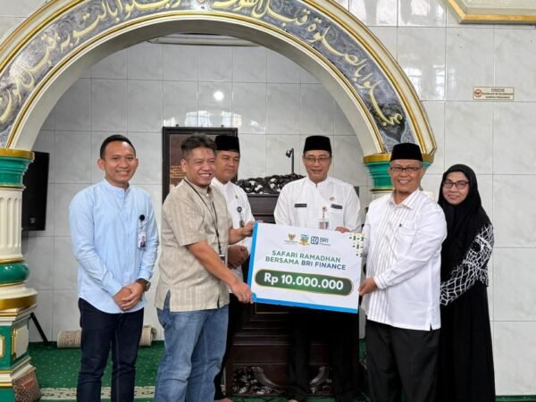 BRI Finance Berbagi dalam Safari Ramadhan di Masjid Jami’ Al Abror, Jakarta Selatan