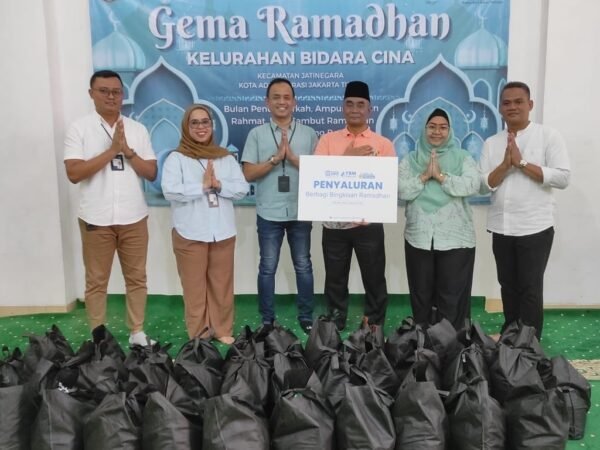 Wujudkan Kepedulian di Bulan Suci, BRI KC Jakarta Otista Salurkan Bingkisan untuk Anak Yatim melalui Kelurahan Bidara Cina