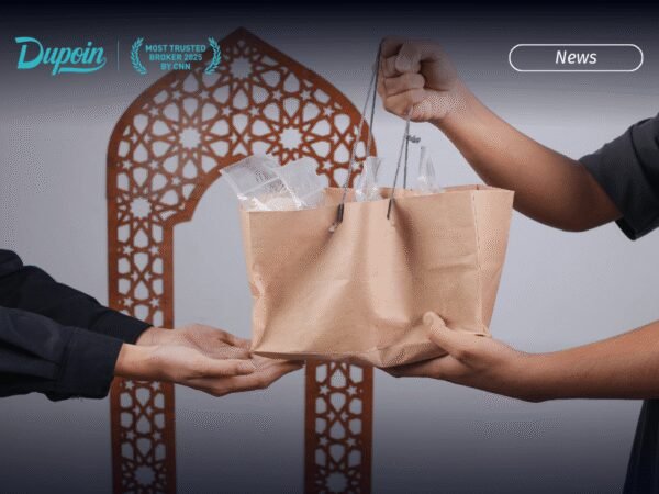 Dupoin Futures Gelar Kegiatan “Level Up Ramadan”, Bagikan Takjil di Kawasan Stasiun Sudirman