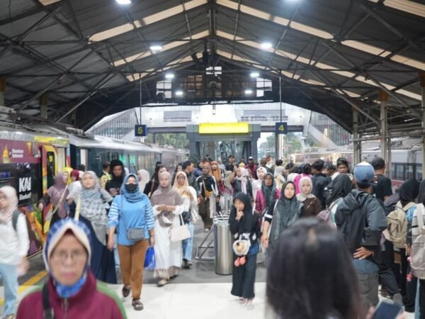 Hari Ke-8 Angkutan Lebaran 2026, KAI Daop 2 Bandung Catat Pelayanan Tertinggi Pada Arus Mudik