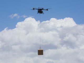 Distribusi Material Konstruksi ke Area Terpencil dengan DJI FlyCart 100