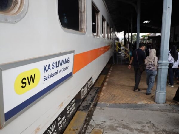 KA Siliwangi Jadi Primadona Lebaran 2026, Okupansi Tembus 201% di Lintas Cipatat–Sukabumi