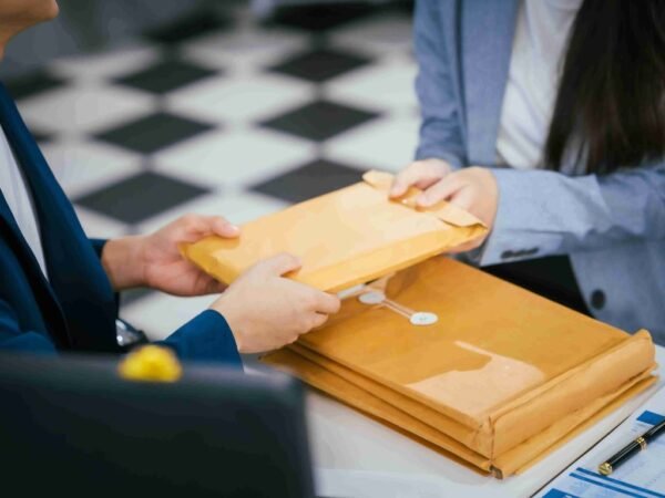 Pentingnya Tracking dan Komunikasi dalam Jasa Pengiriman Barang dan Dokumen ke Luar Negeri