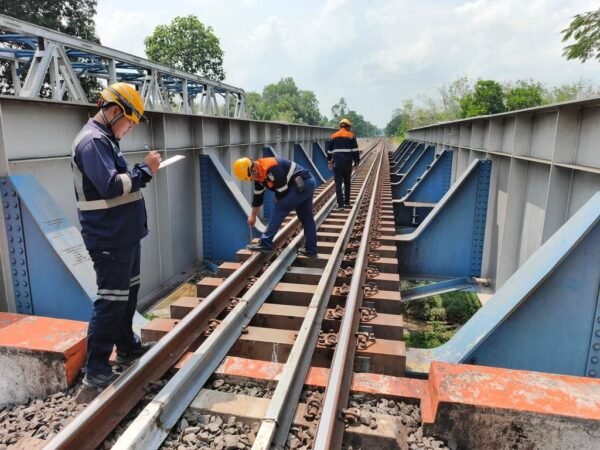 Pegawai KAI Tidak Libur Lebaran Demi Menjamin Kelancaran Mudik dan Pasokan Energi Nasional