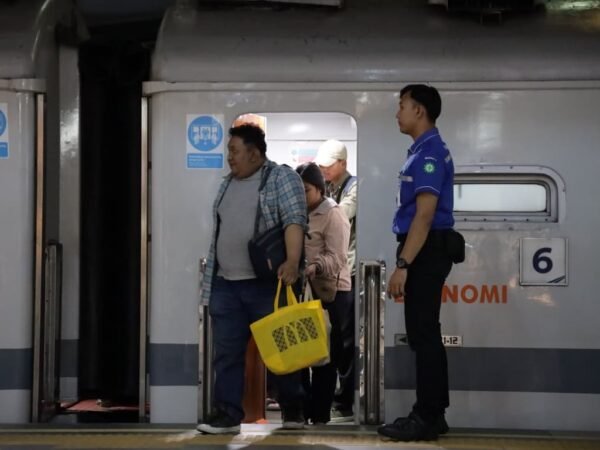 Empat KA Jarak Jauh Daop 2 Bandung Jadi Primadona Mudik dan Balik Lebaran 2026, Okupansi Tembus Lebih dari 100 Persen