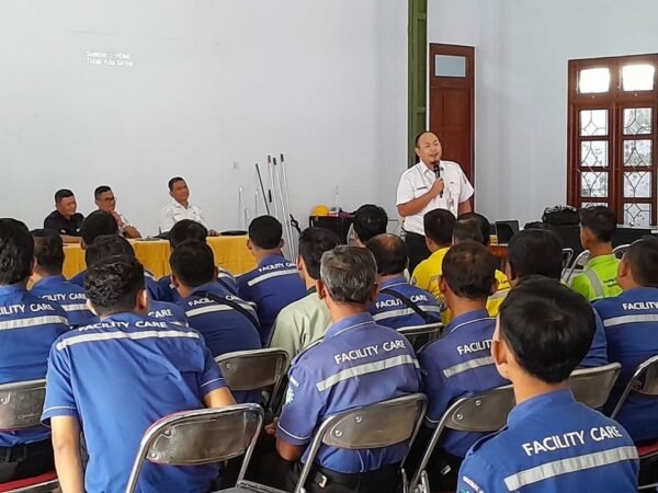 Tingkatkan Standar Pelayanan Kebersihan saat Angleb,  KAI Services Gelar Pembinaan Petugas Cleaning di Regional Yogyakarta
