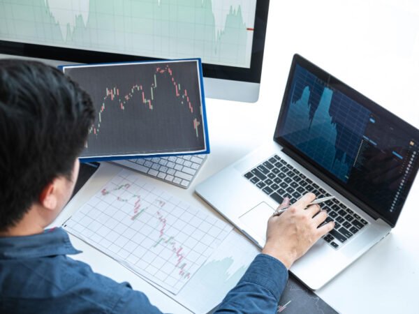 Pentingnya Regulasi dalam Melindungi Investor di Industri Keuangan