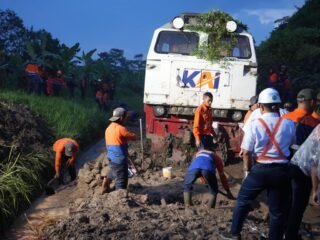 Seluruh Penumpang dan Crew KA Ciremai Dipastikan Selamat Pasca Longsoran di Petak Maswati – Sasaksaat, KAI Daop 2 Bandung Sampaikan Permohonan Maaf ke Seluruh Pelanggan Terdampak