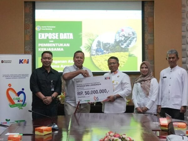 KAI Daop 2 Bandung Salurkan TJSL Lebih dari Rp1,1 Miliar di Tahun 2025