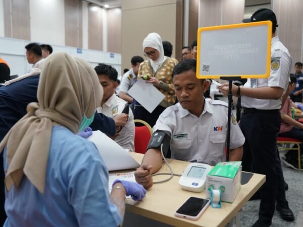 Jaga Keselamatan Perjalanan, Seluruh Pekerja LRT Jabodebek Jalani Medical Check-Up