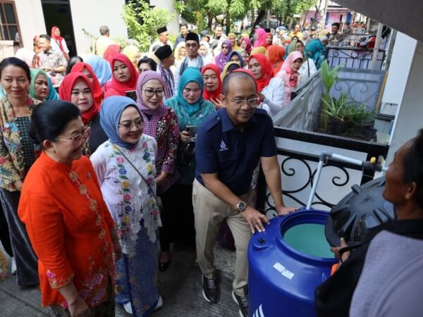 Sambut Hari Kartini, PAM JAYA dan TP PKK Bagi Toren Air Gratis kepada Para Ibu Pejuang Keluarga