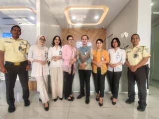 Peringati Hari Kartini, Frontliner BRI Branch Office Otista Kompak Berseragam Pakaian Nasional