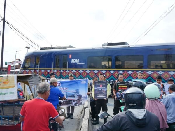 Himbauan Kepada Masyarakat untuk Taat Saat Melintas di Perlintasan Kereta Api Demi Keselamatan Bersama