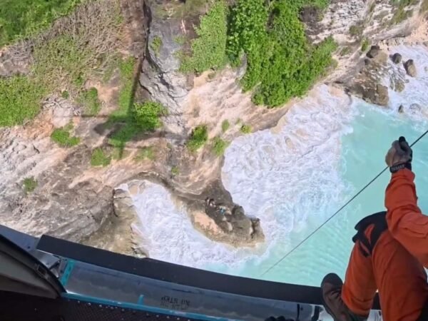 Misi Pertama FINNS Search & Rescue Berhasil Evakuasi Darurat Dua Warga Australia dari Sumba Terpencil