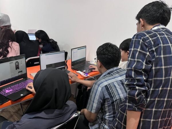 AI Center Makassar dan GDGoC UNM Kembali Gelar Study Jam Robotics dan IoT Bahas Koneksi ESP32 ke Web