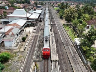 Kejadian Perlintasan Meningkat di 2025, KAI Divre IV Tanjungkarang Ajak Masyarakat Tertib di Perlintasan dan Tidak Beraktivitas di Jalur KA