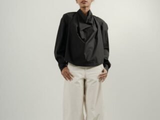 STYLE GUIDE: The Black Edit – Mendefinisikan Ulang Seragam Minimalis Modern
