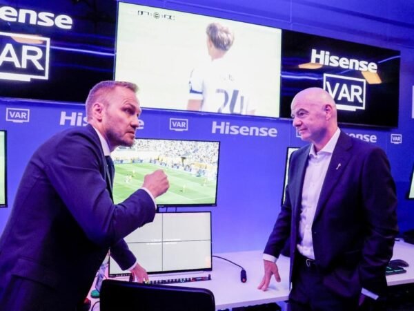 Hisense TV RGB-MiniLED Jadi Layar Resmi IBC Piala Dunia FIFA 2026™: Presiden FIFA Uji Langsung Sistem VAR