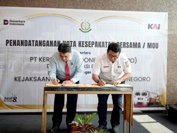 Perkuat Sinergi Perlindungan Aset Negara dan Kepastian Hukum, KAI Daop 8 Surabaya dan Kejari Bojonegoro Tandatangani MoU